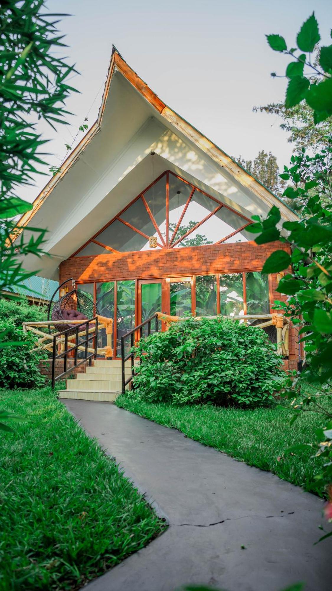 Shose Farmhouse Chalets & Campsite Moshi Exterior foto